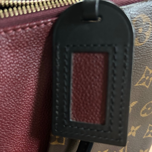 FULL INCLUSION 🔥🔥Stunning Louis Vuitton V tote  in monogram/Merlot - Picture 4 of 15